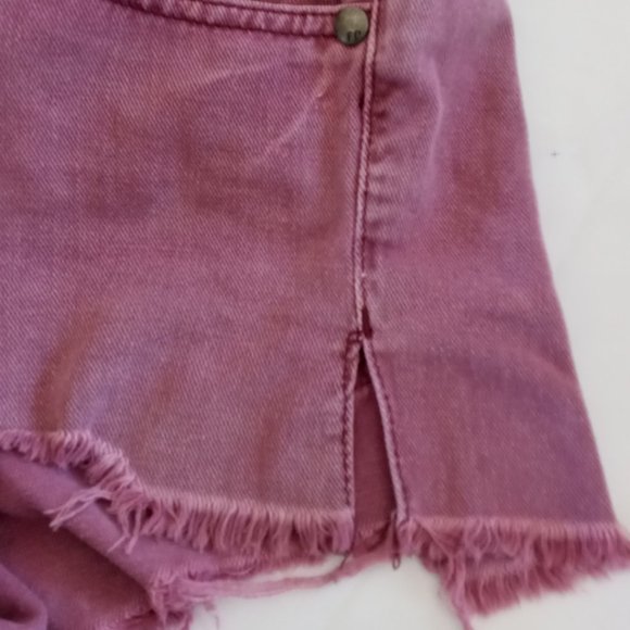 Free People Cut off 'Shark Bite' Denim Shorts in Washed out burgundy size 28 - Picture 7 of 8